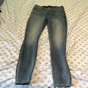 Lucky brand low-rise skinny jeans in the size 2/26 regular